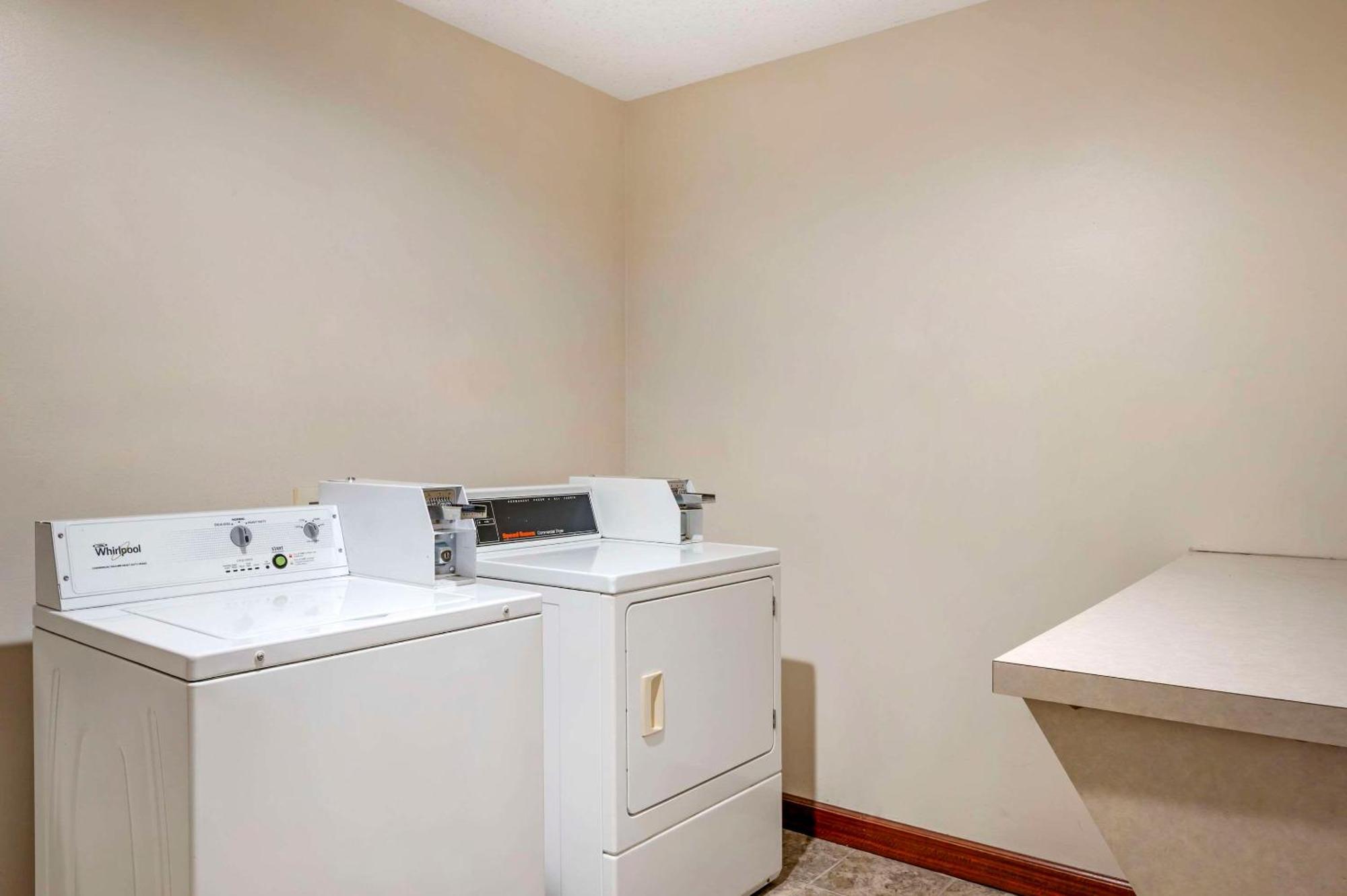 Quality Suites Indianapolis Esterno foto